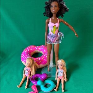 Barbie Pool Party Doll w Donut Float & Chelsea dolls w animal floaties lot
